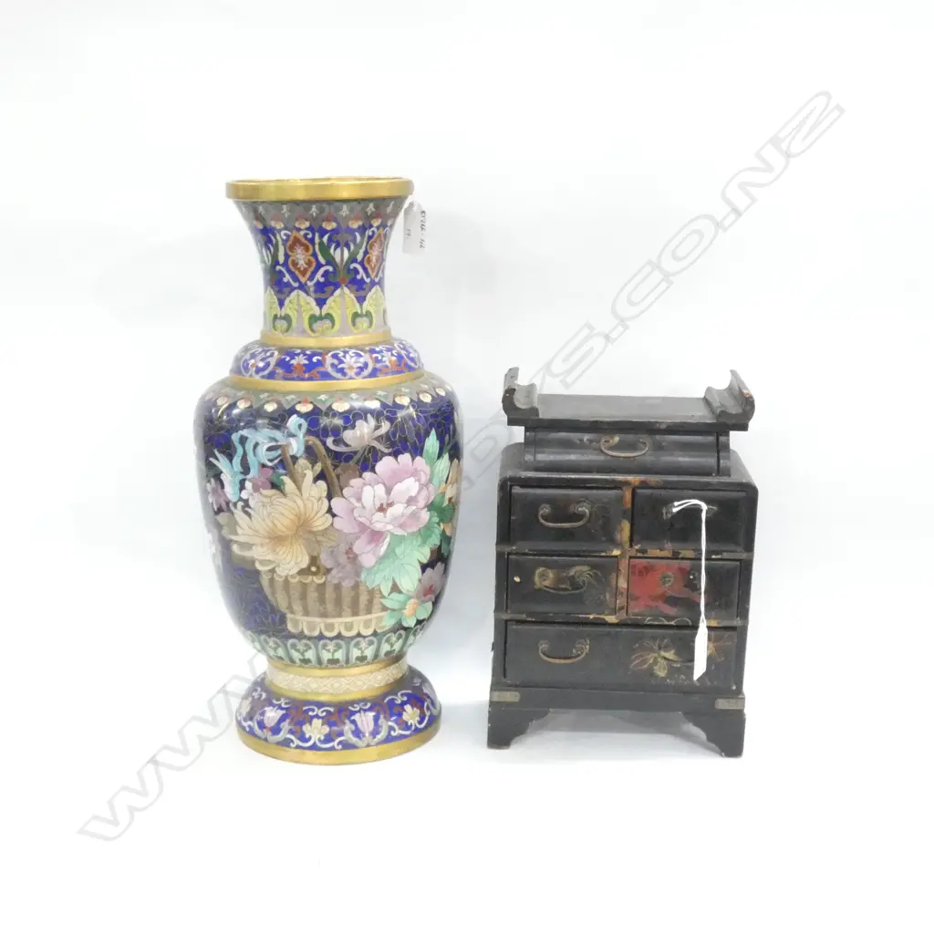 LARGE CLISONNE VASE & LACQUER CHEST Image 1++