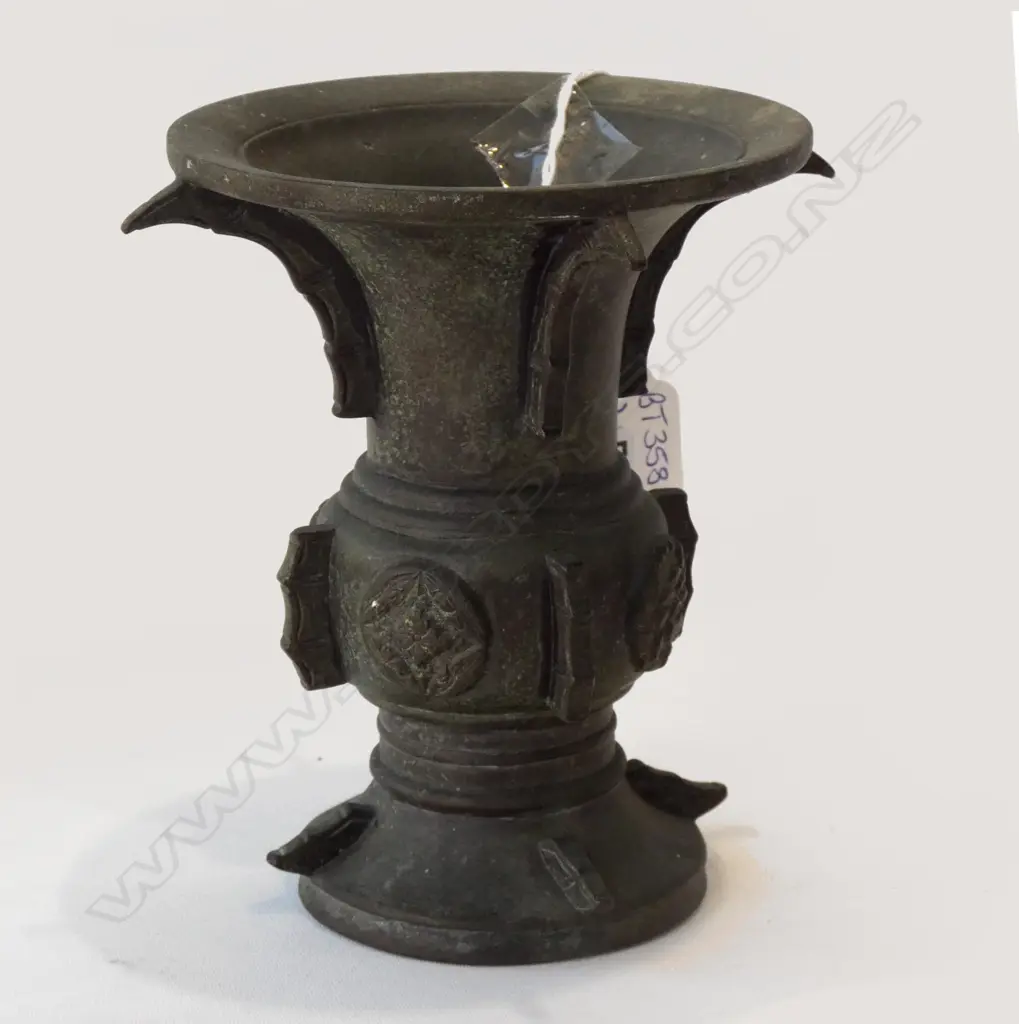 CHINESE BRONZE GU FORM VASE Image 1++
