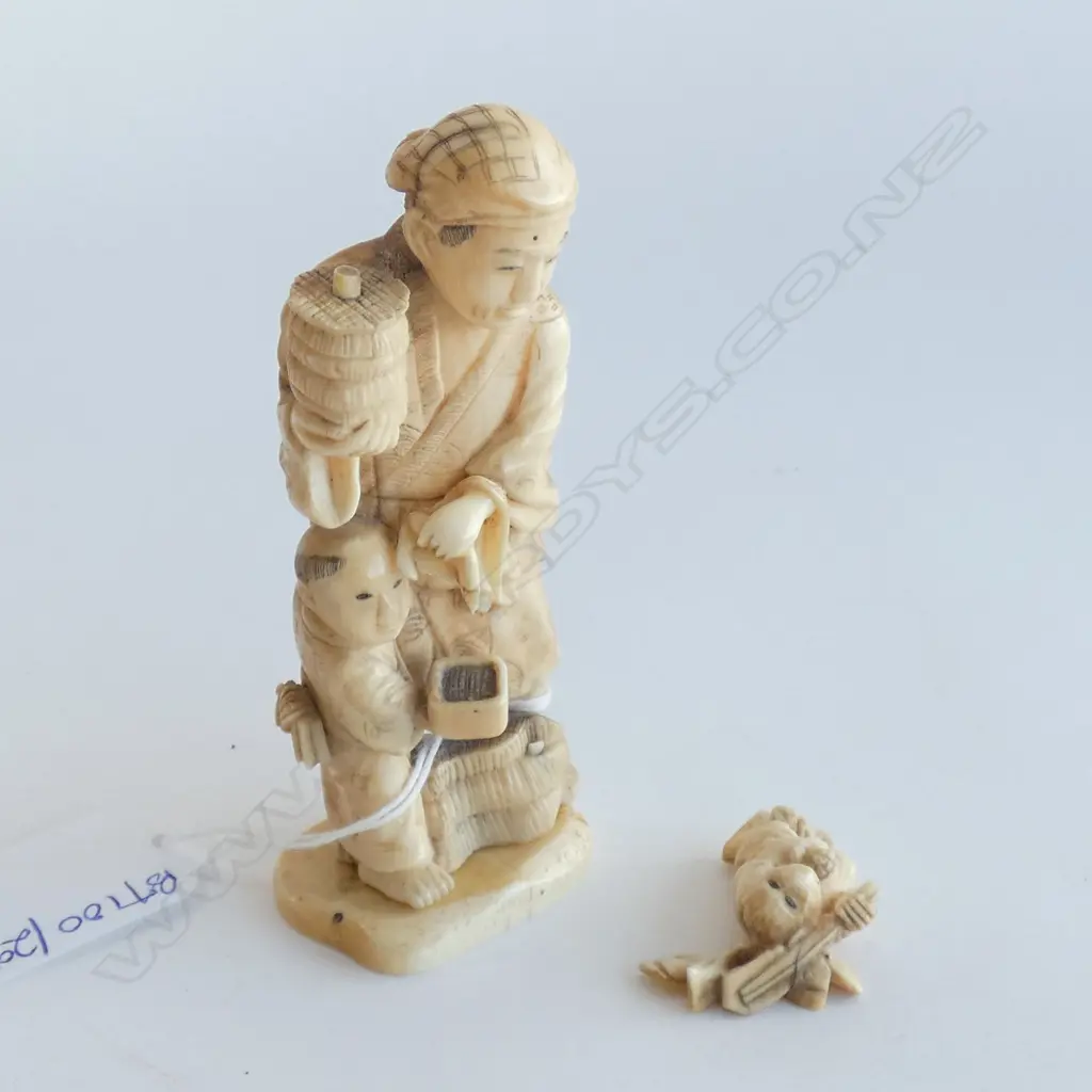 CARVED IVORY JAPANESE MAN H.120mm Image 1++