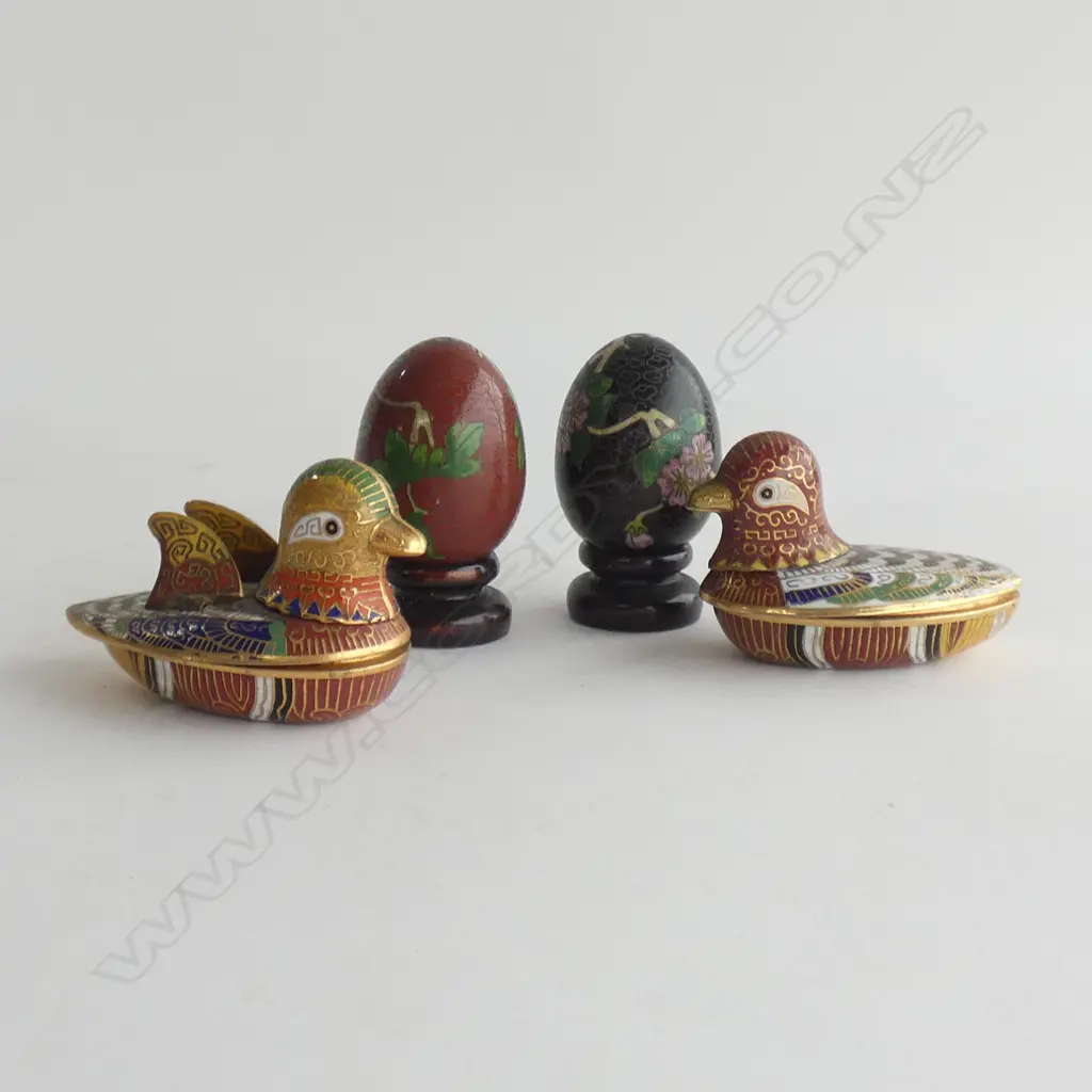 CLOISONNE; PR EGGS WITH WOODENSTAND  &  PR  BIRD CONTAINERS  L 75MM Image 1++