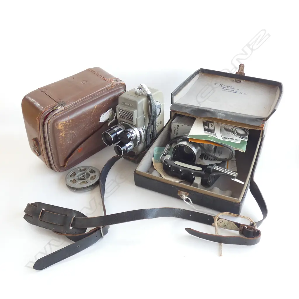 2 VINTAGE 8mm MOVIE CAMERA: BELL & HOWELL + SEKONIC.. Image 1++