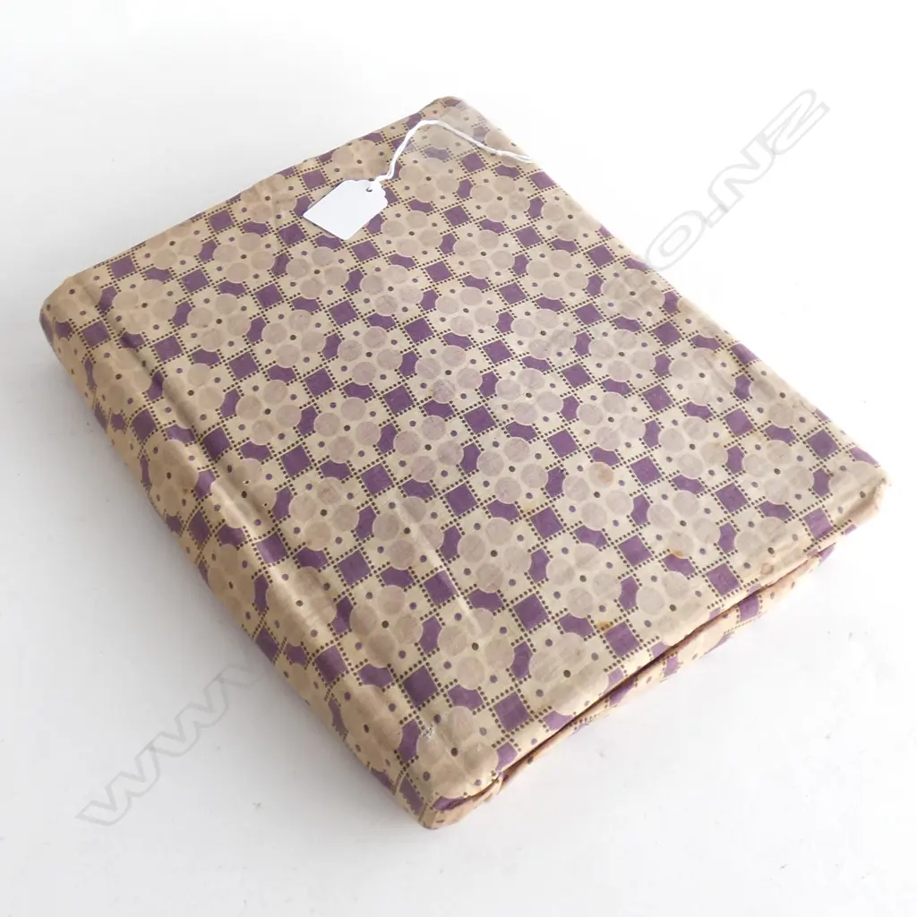 CLOTH COVERED WORLD STAMP ALBUM c.1940 Image 1++