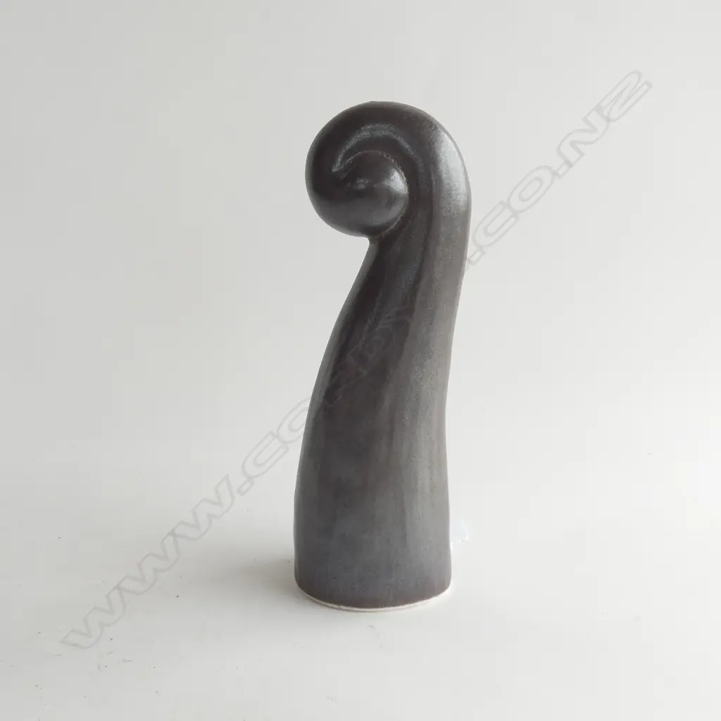 POTTERY KORU - ATTRIB. R MCCASHIN  H. 225MM Image 1++