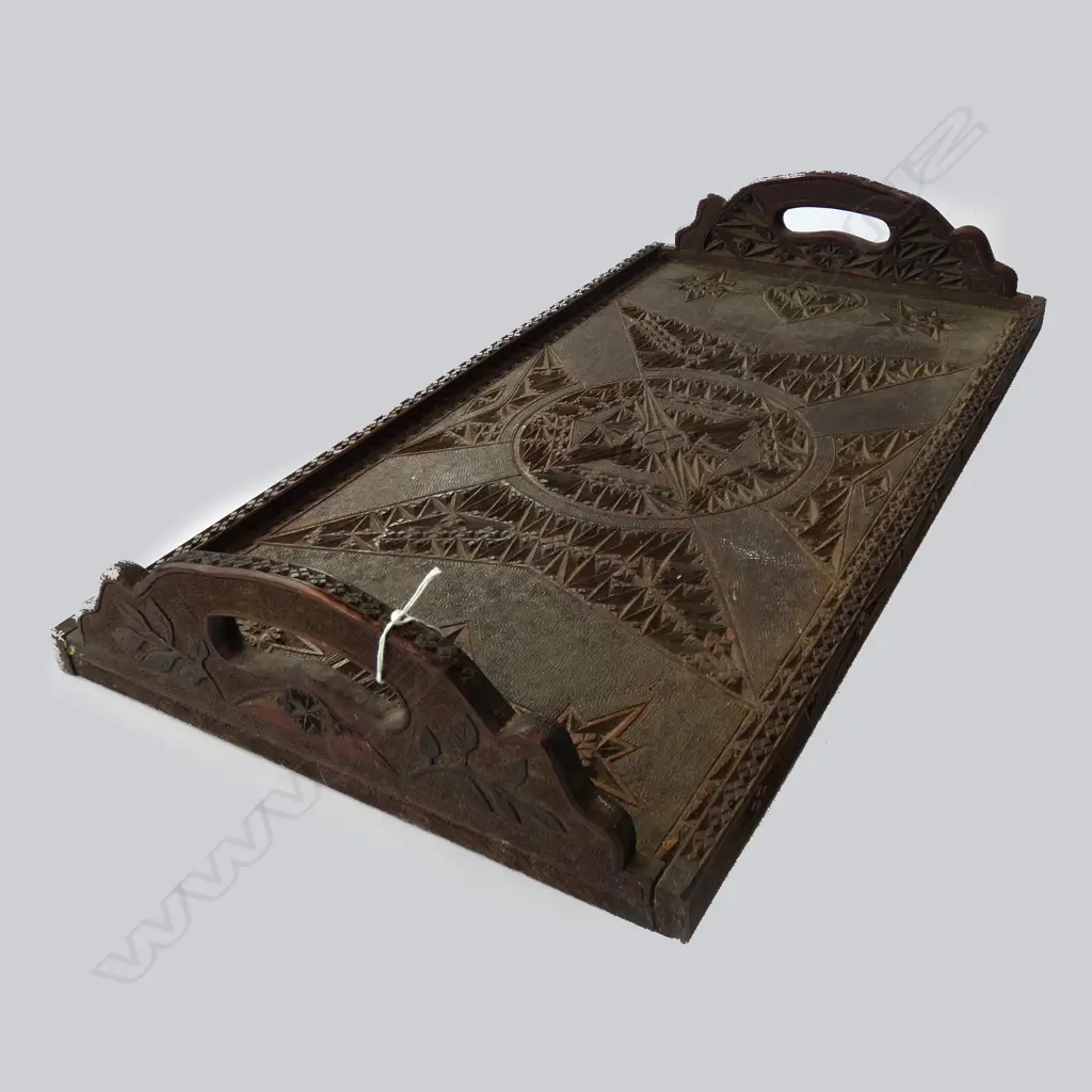 VINTAGE LGE CHIP CARVED DARK WOODEN TRAY 625 x 335mm. Image 1++