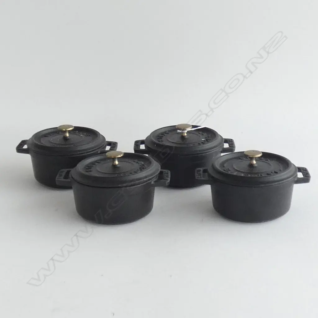 4 STAUB LA COCOTTE FRENCH CAST IRON MINI DUTCH OVENS Image 1++