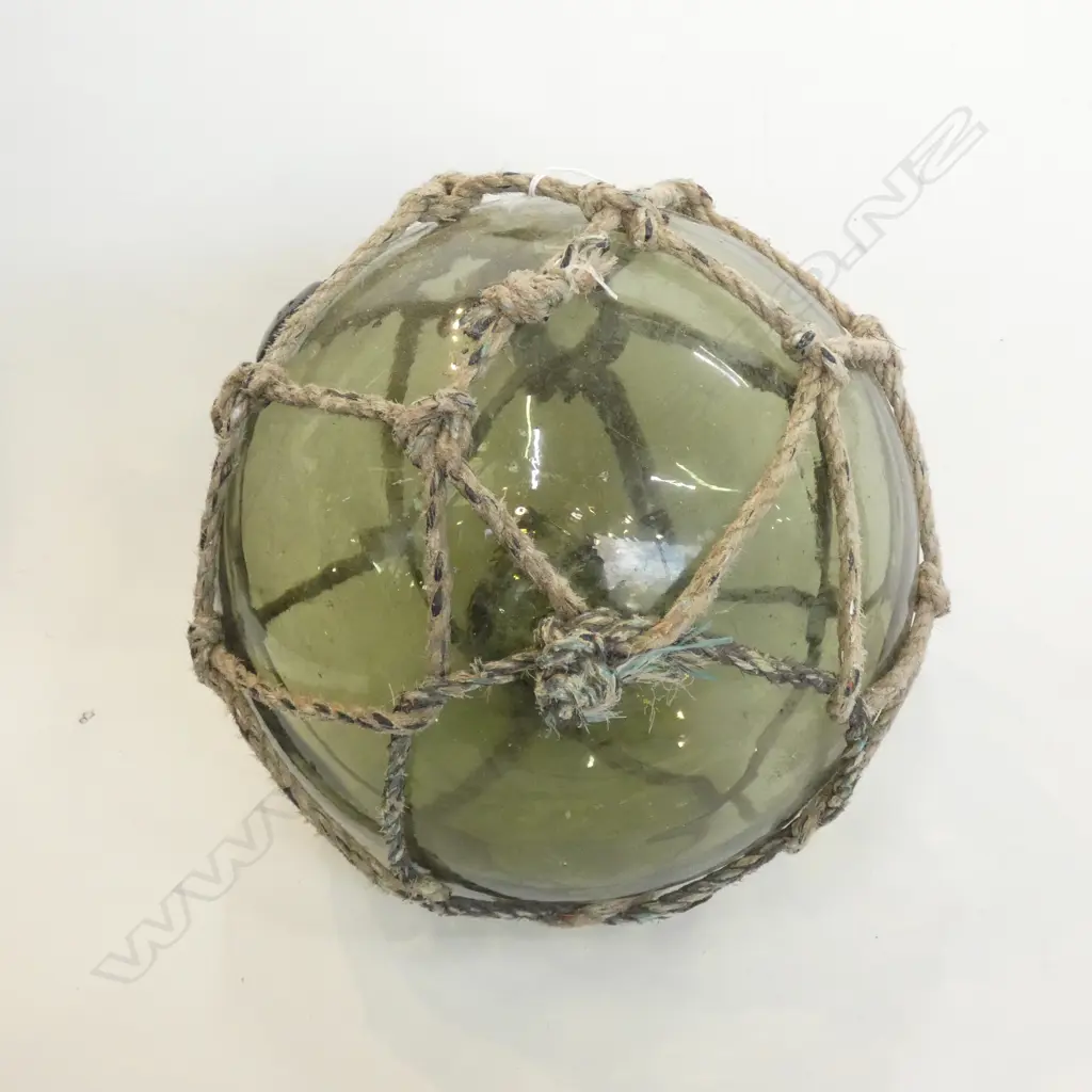 OLD GREEN/AMBER GLASS FISHING FLOAT w. NETTING Dia.300mm Image 1++