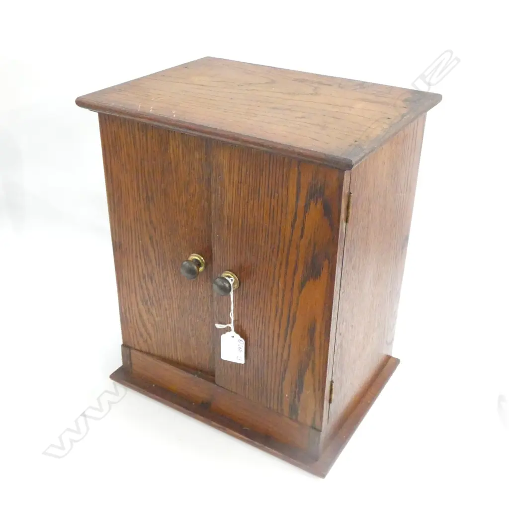 SMALL OAK CABINET L235 Image 1++