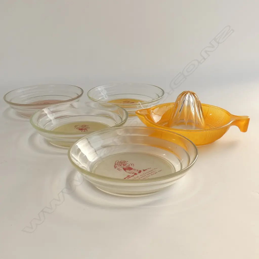 4 VINTAGE 'CREAMOATA MAN' GLASS BOWLS (DIA 170MM) + VINTAGE YELLOW GLASS CITRUS JUICER (DIA  200MM) Image 1++