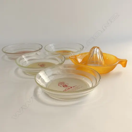 4 VINTAGE 'CREAMOATA MAN' GLASS BOWLS (DIA 170MM) + VINTAGE YELLOW GLASS CITRUS JUICER (DIA  200MM)