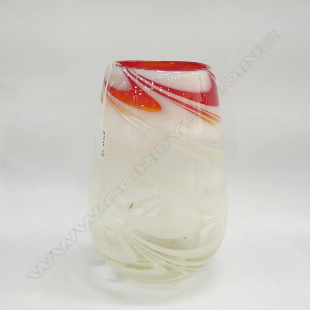 HANDBLOWN GLASS VASE  Image 1++