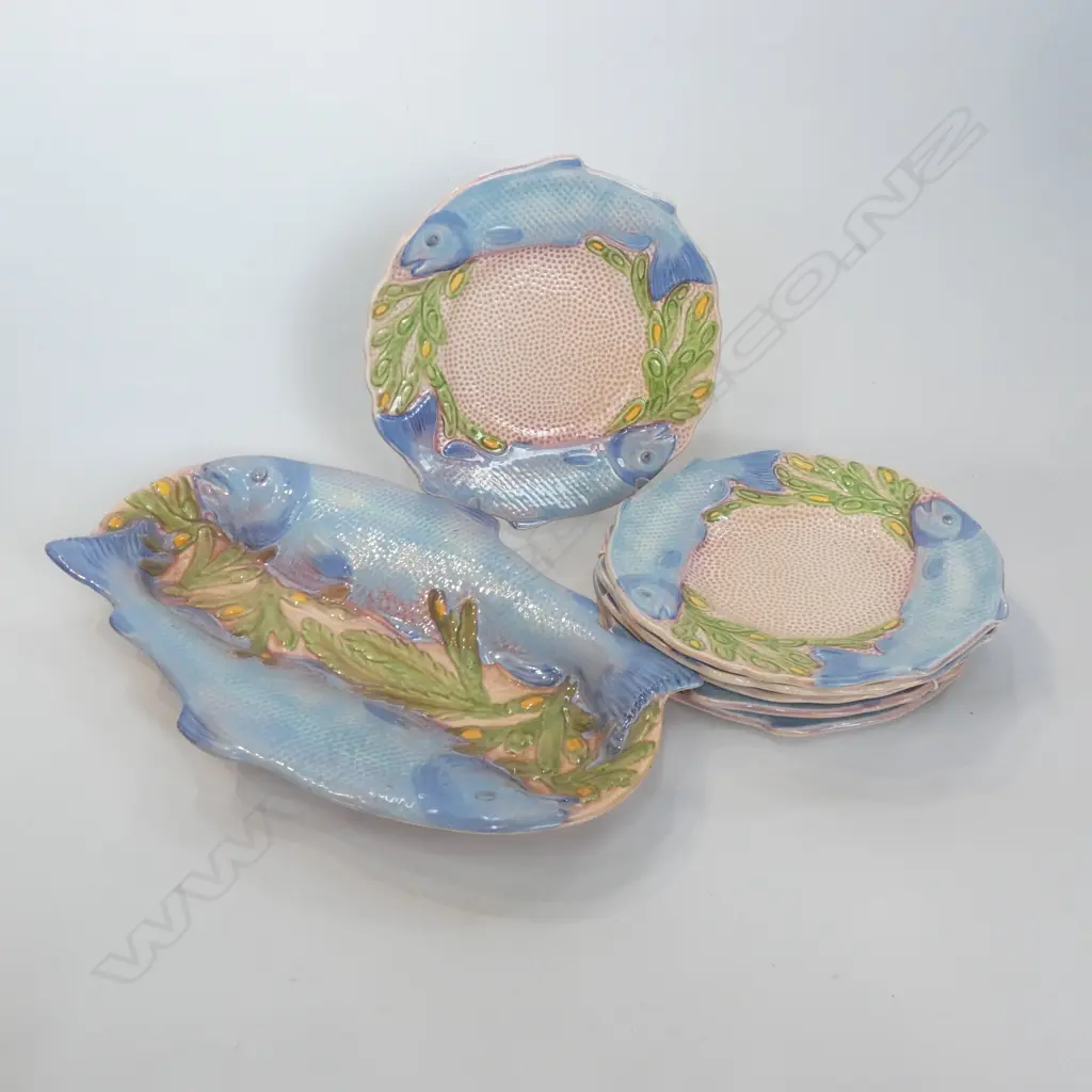 6 MELBA-WARE MAJOLICA FISH PLATES 260mm dia + PLATTER L.435mm Image 1++