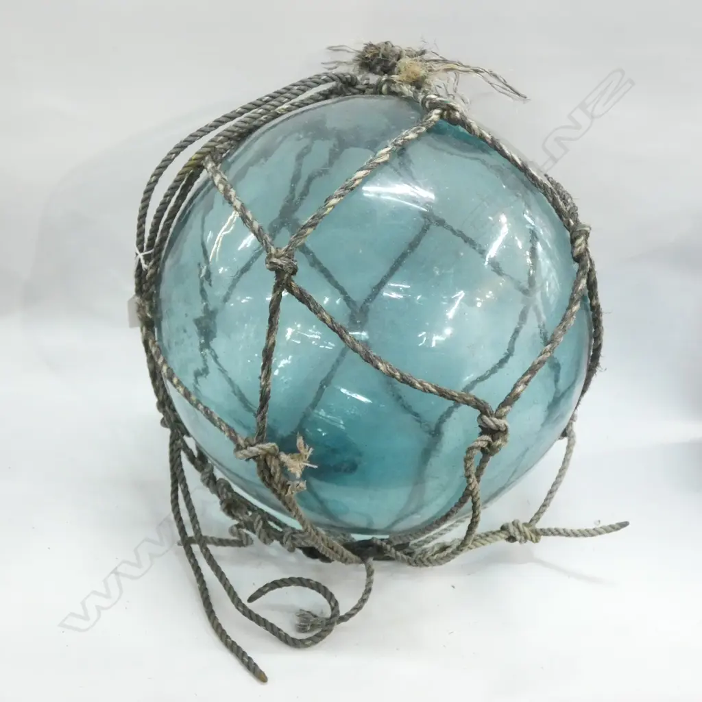 OLD HAND BLOWN GREEN GLASS FISHING FLOAT w. NETTING Dia.370mm Image 1++