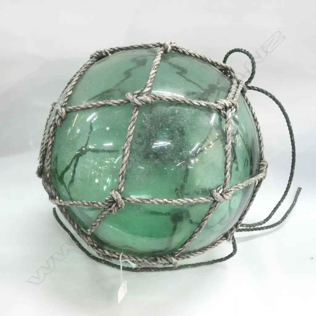 OLD HAND BLOWN GREEN GLASS FISHING FLOAT w. NETTING Dia.370mm Image 1++