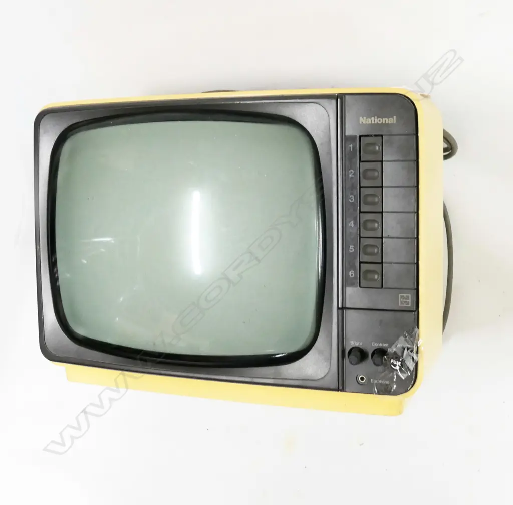 VINTAGE NATIONAL TR-1208A 12" TV, 380 X 230 X 270MM, NOT WORKING Image 1++