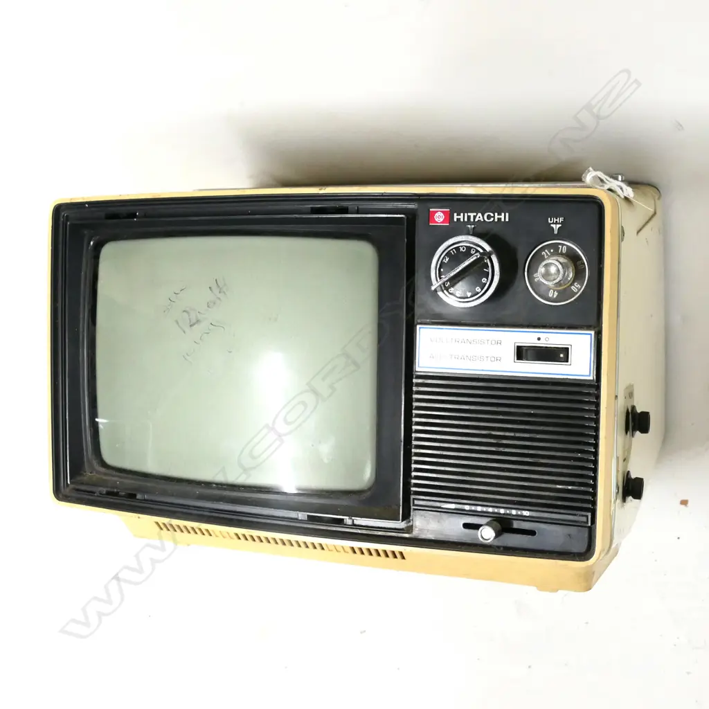 VINTAGE HITACHI I-80 7" 12 VOLT TRANSITOR TV RECEIVER, 330 X 210 X 190MM, NOT WORKING Image 1++