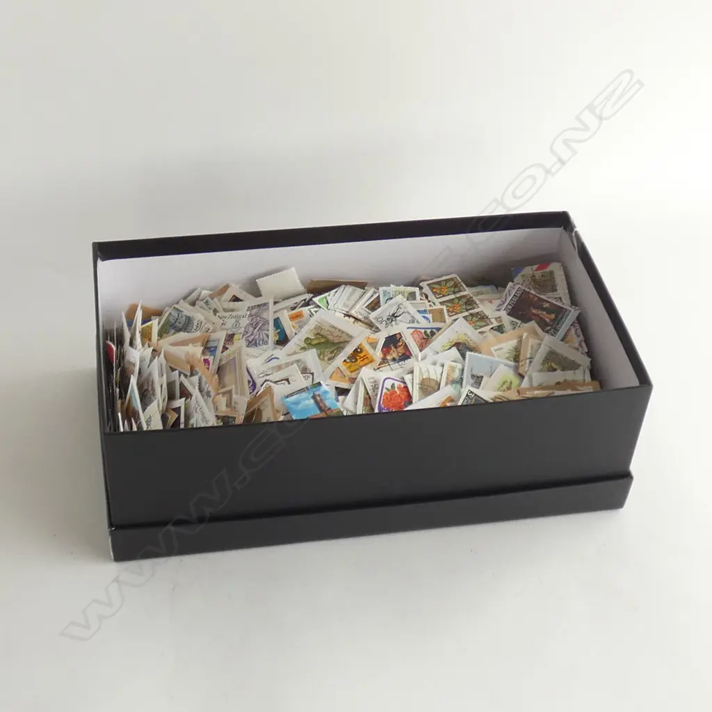 BOX ASST USED NZ STAMPS Image 1++