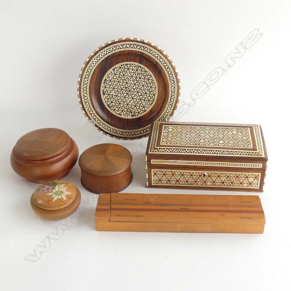 BOX ASST WOODEN & INLAID WOODEN ITEMS  Image 1++