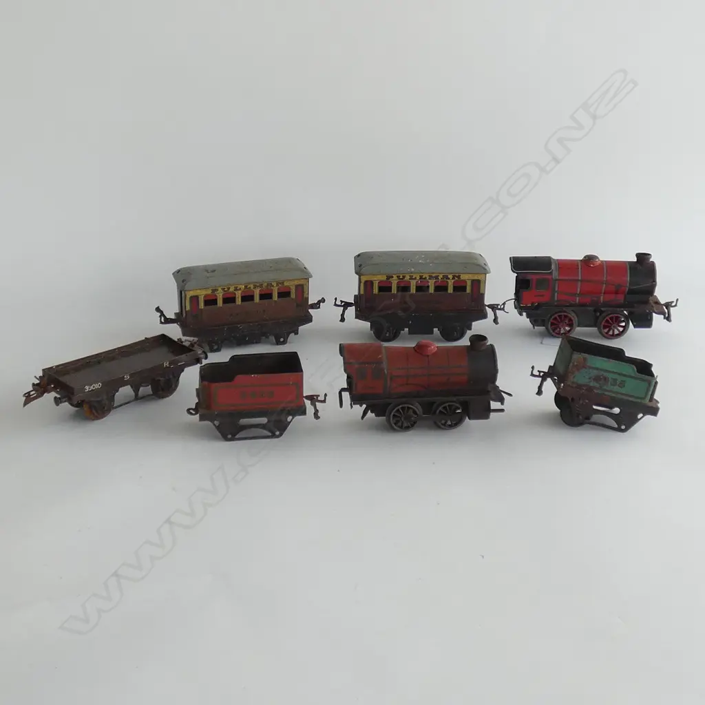 7 PCE VINTAGE TRAIN; 2 ENGINES ETC Image 1++