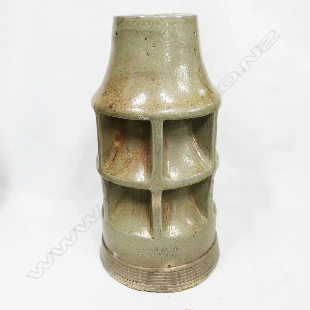 NZ COLONIAL 'NZ BRICK CO, NEW LYNN'  SALT GLAZED CHIMNEY POT, H. 620MM Image 1++