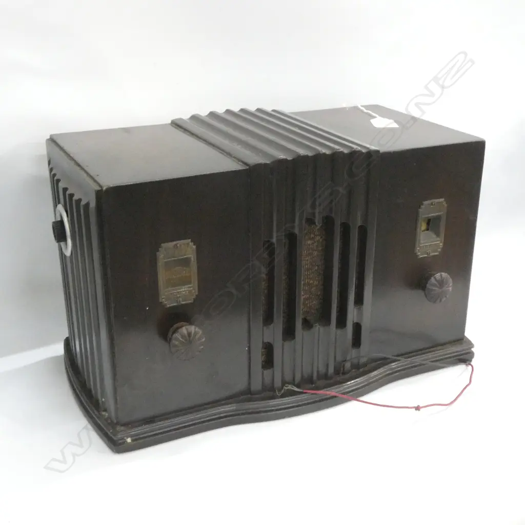 ART DECO SKYSCRAPER RADIO... Image 1++