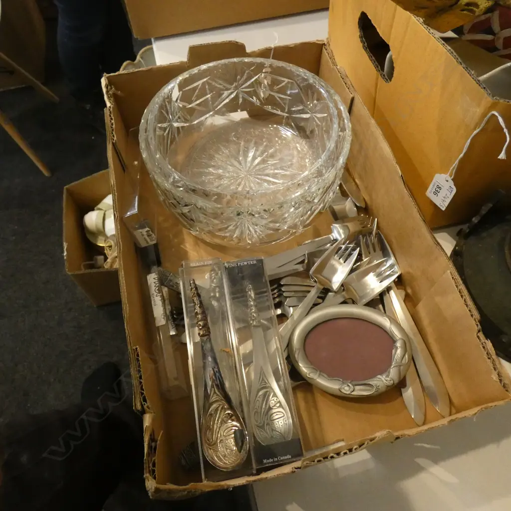 BOX CUTLERY & CRYSTAL  Image 1++