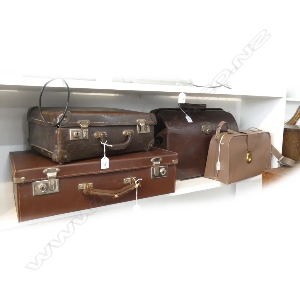 4 VINTAGE BROWN BAGS Image 1++