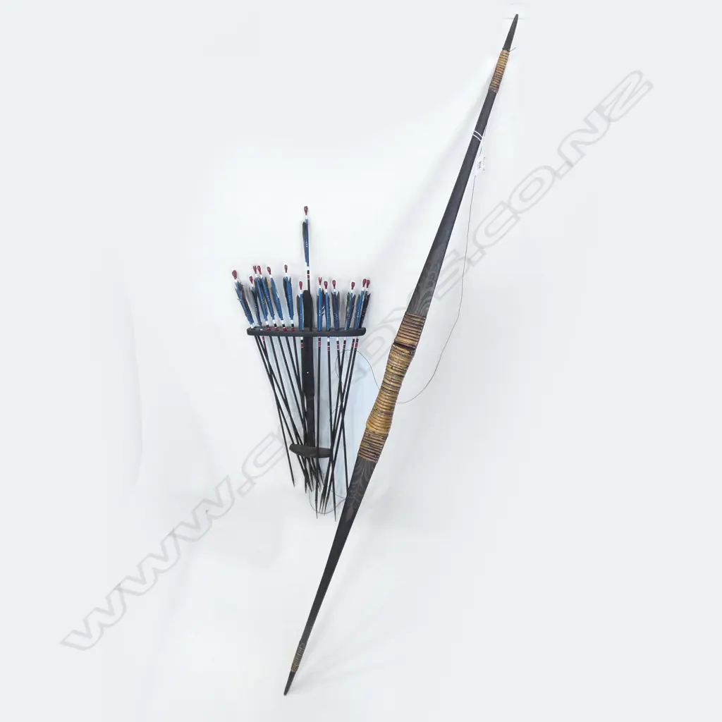 BOX AFRICAN ITEMS BOW, DARTS ETC  Image 1++