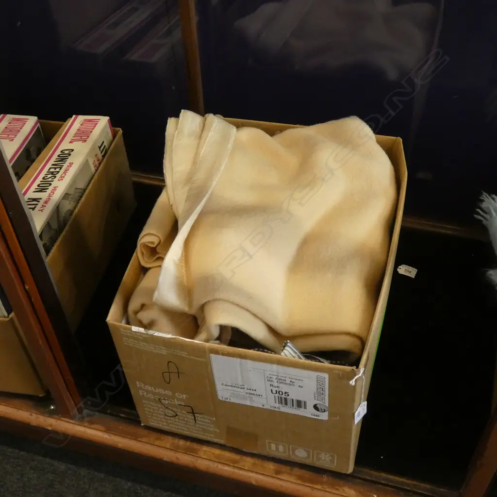 BOX LOT 2 KING SINGLE CREAM WOOL BLANKETS Image 1++