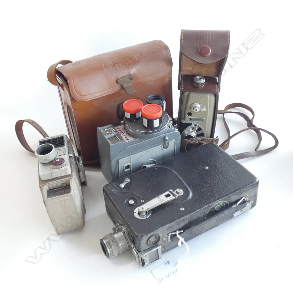 4 VINTAGE MOVIE CAMERAS: CINE KODAK MODELK +... Image 1++