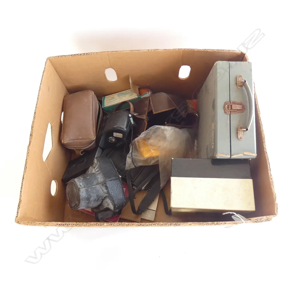 BOX CAMERAS & ACCESSORIES. PENTAX 35mm. SLIDE PROJECTOR ETC Image 1++