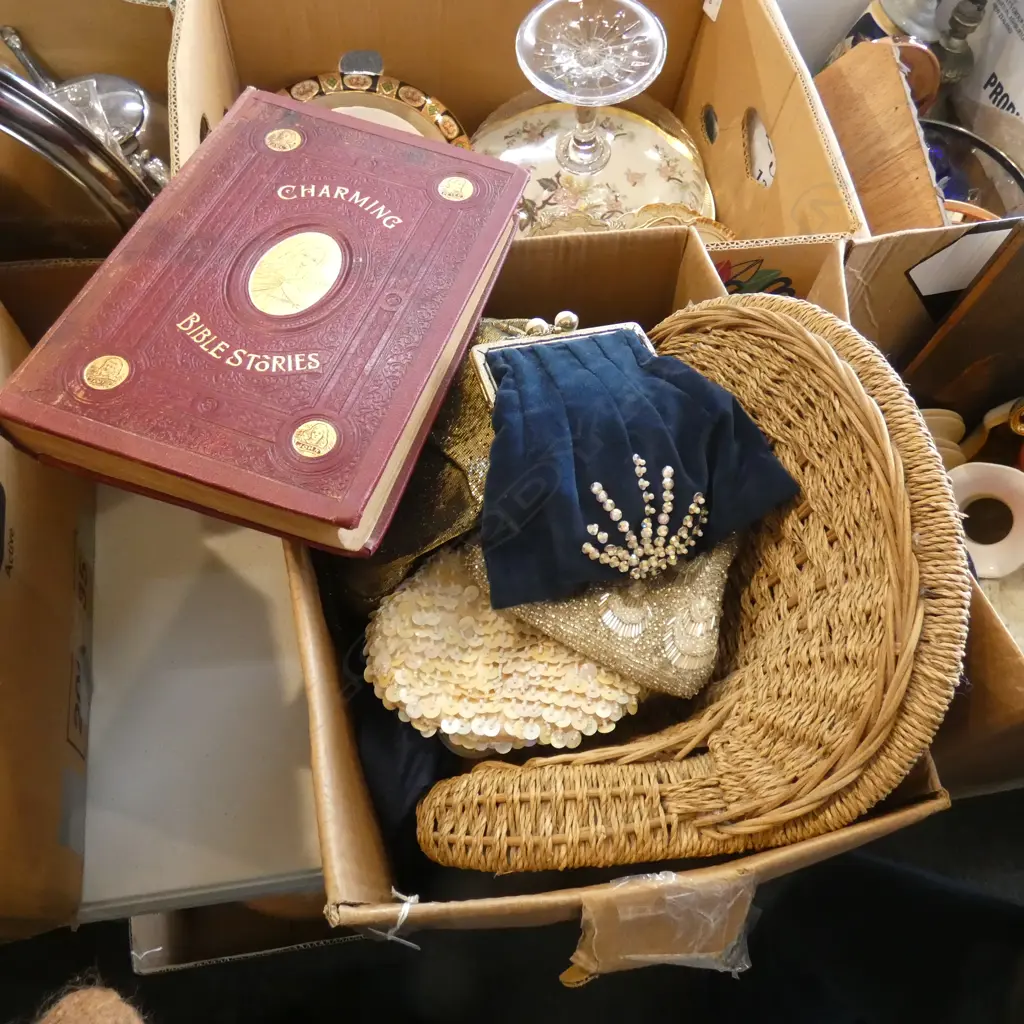 BOX WICKER CHAIR PURSES ETC  Image 1++