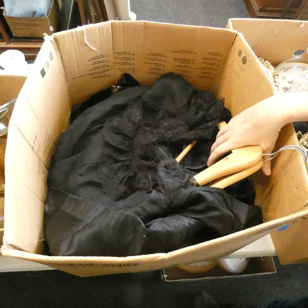 BOX LOT VINTAGE CLOTHES  Image 1++
