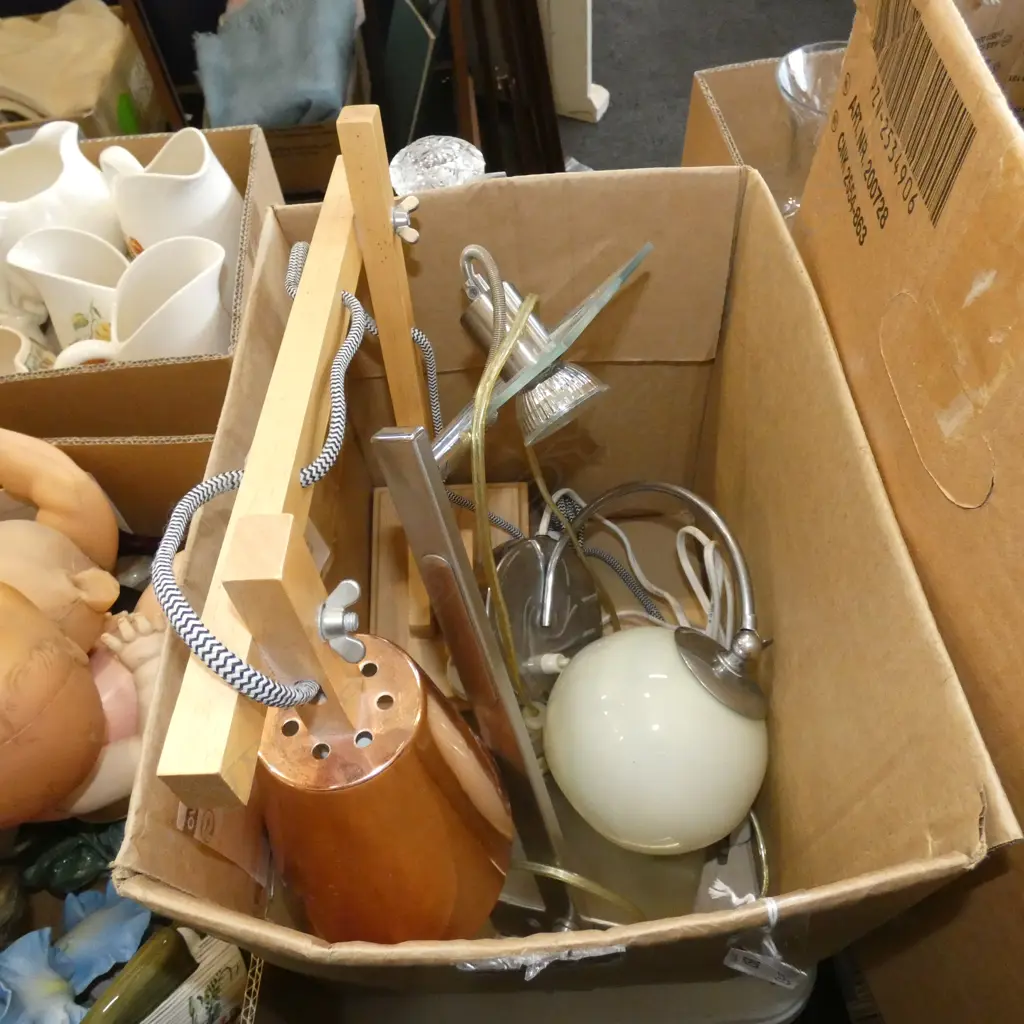 BOX ASSORTED LAMPS  Image 1++