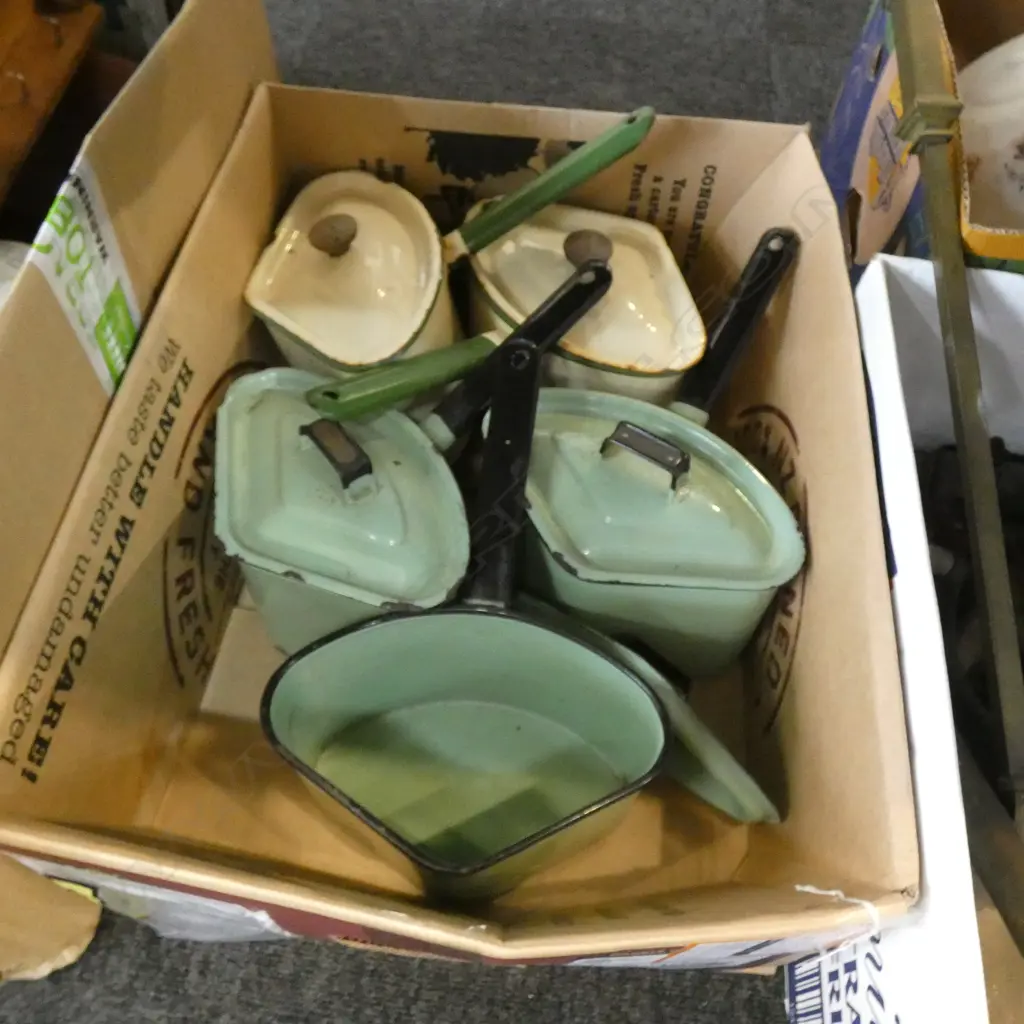 BOX OLD ENAMEL POTS Image 1++