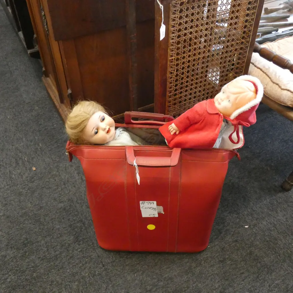 RETRO RED VINYL BAG H.380mm + 2 VINTAGE DOLLS & CLOTHES Image 1++