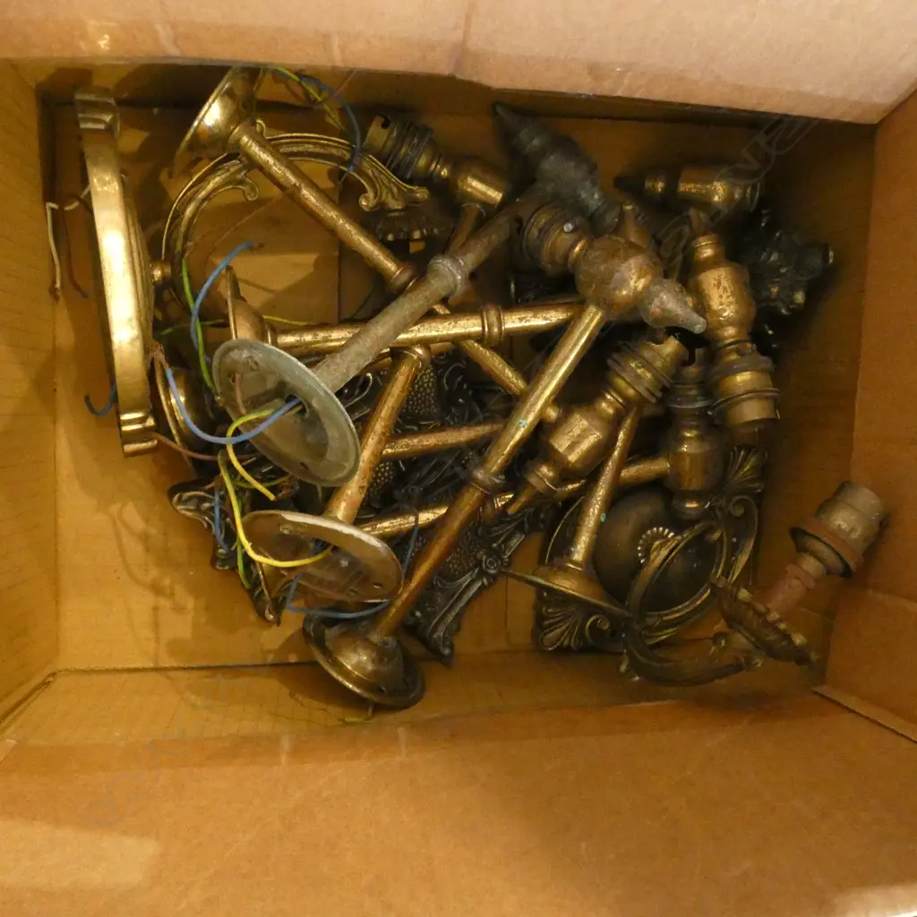 BOX OLD BRASS LIGHT FITTINGS ETC Image 1++