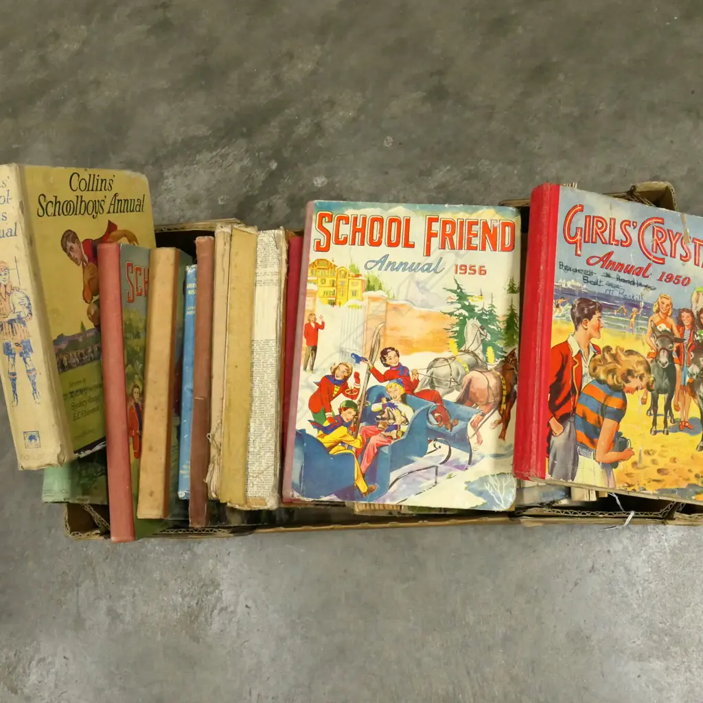 BOX VINTAGE CHILDREN'S ANNUAL & PICTURE BOOKS Image 1++