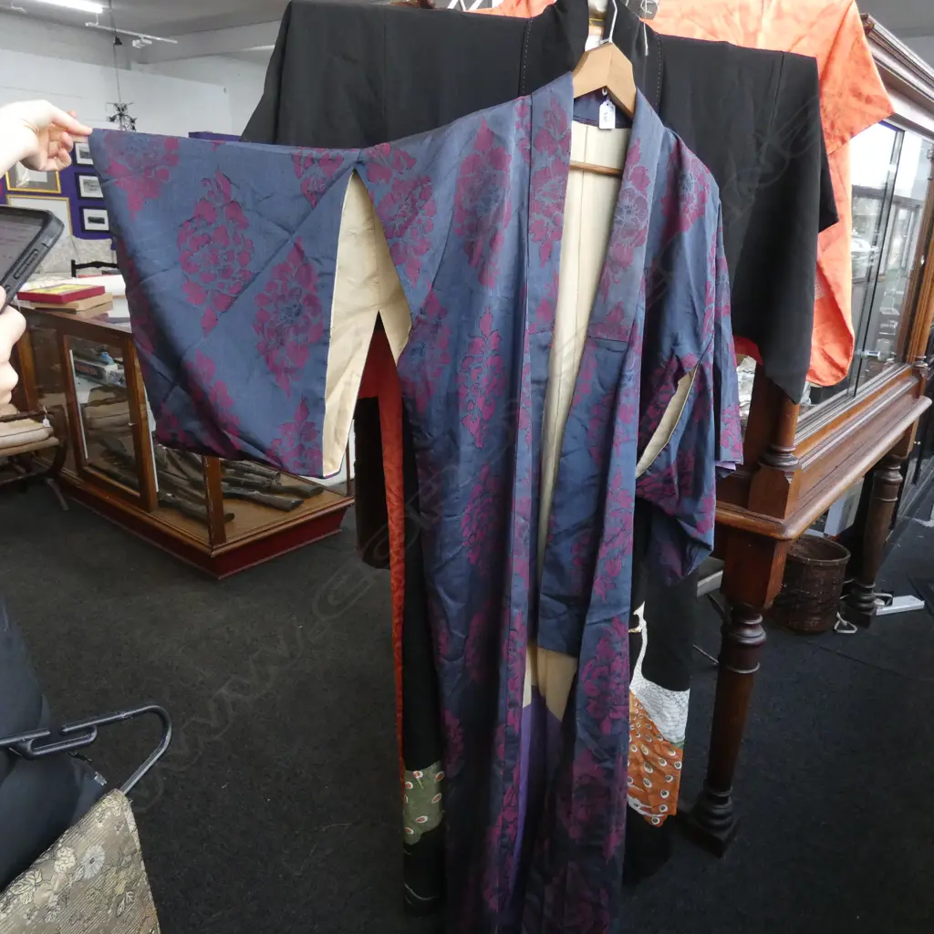 VINTAGE BLUE & MAROON KIMONO Image 1++