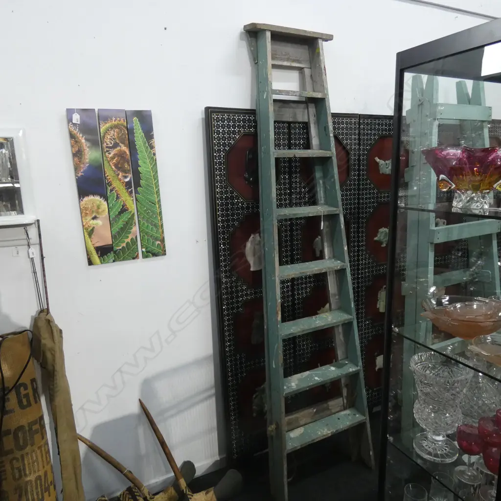 VINTAGE WOODEN LADDER  Image 1++