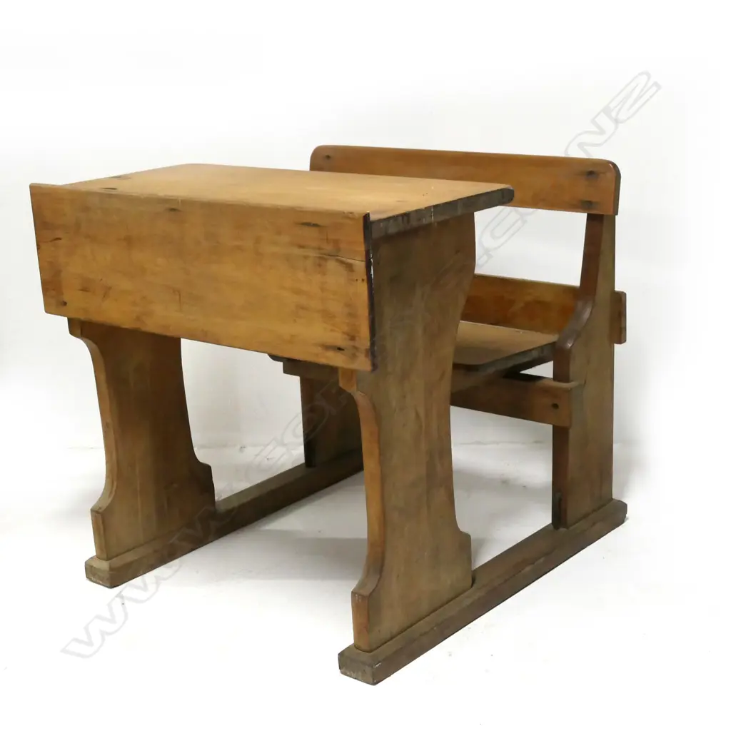 VINTAGE SCHOOL DESK & SEAT, 680 X 700 X 660MM Image 1++