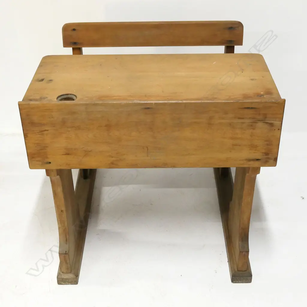 VINTAGE SCHOOL DESK & SEAT, 680 X 700 X 660MM Image 1++