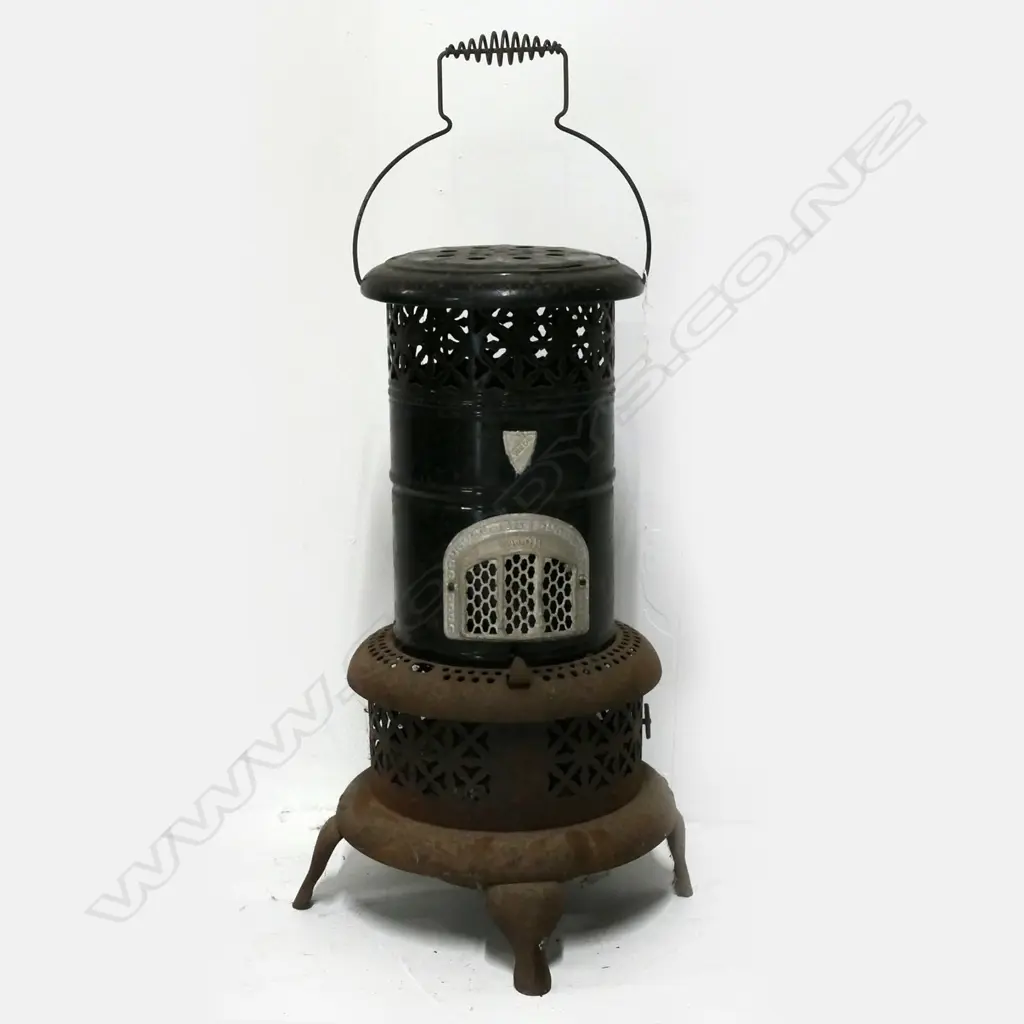 LG COLONIAL 'VALOR' KEROSENE HEATER, H. 780 (INCL HANDLE) Image 1++