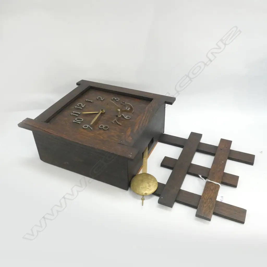 CRAFTSMAN STYLE WALL CLOCK  Image 1++