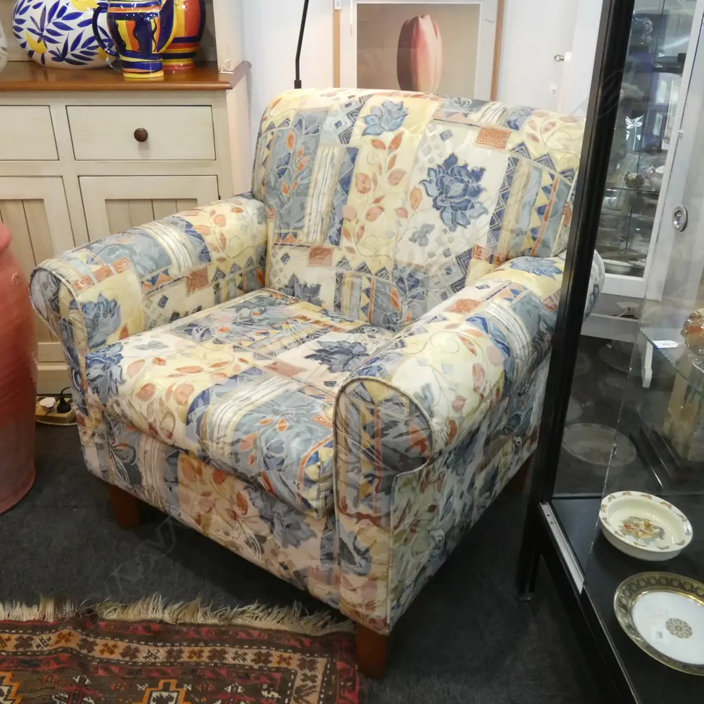 UPHOLSTERED ARMCHAIR Image 1++