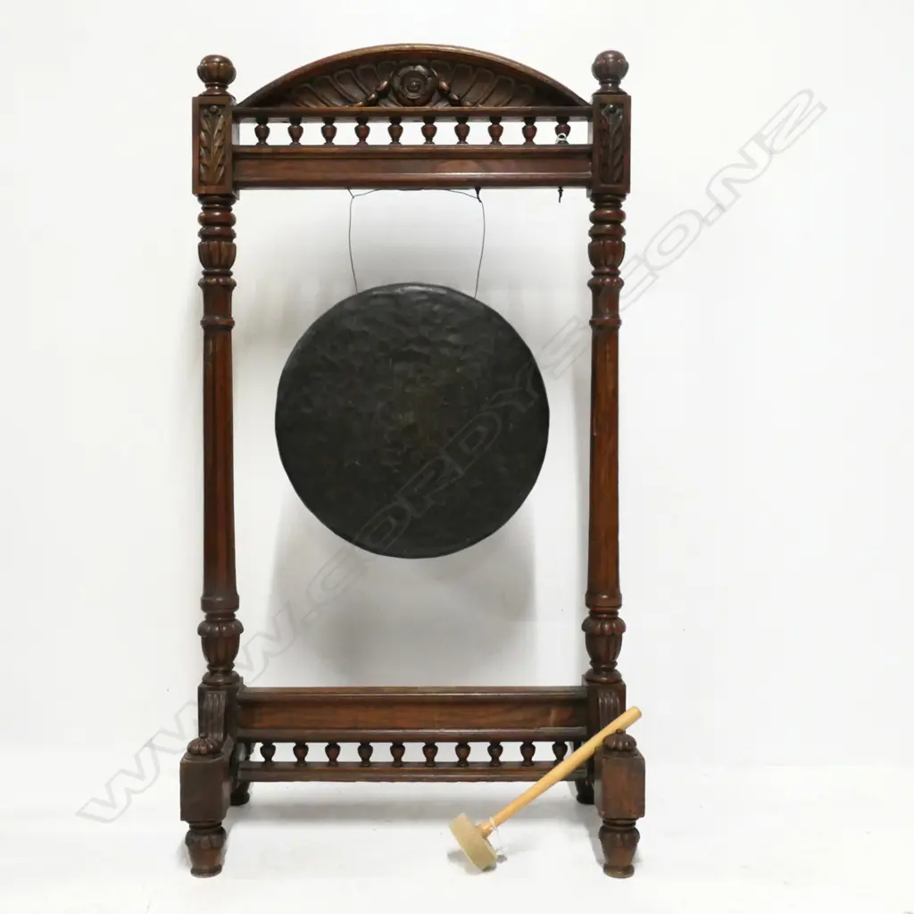 VINTAGE GONG, CARVED WOODEN STAND, 610 X 30 X 113MM Image 1++