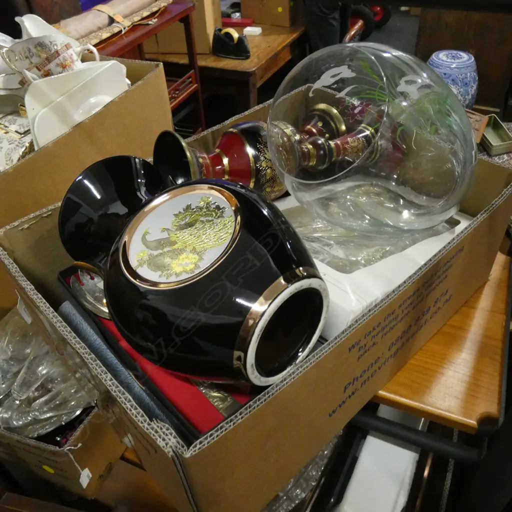 BOX LOT BOXED CUTLERY, VASES ETC Image 1++