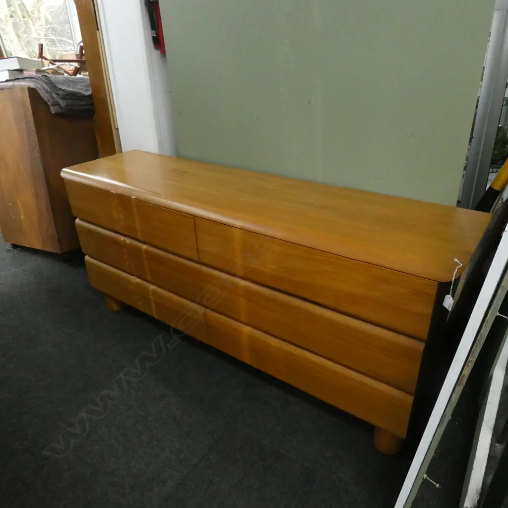 CONTEMPORARY RIMU SIDEBOARD 1600x410x700mm Image 1++