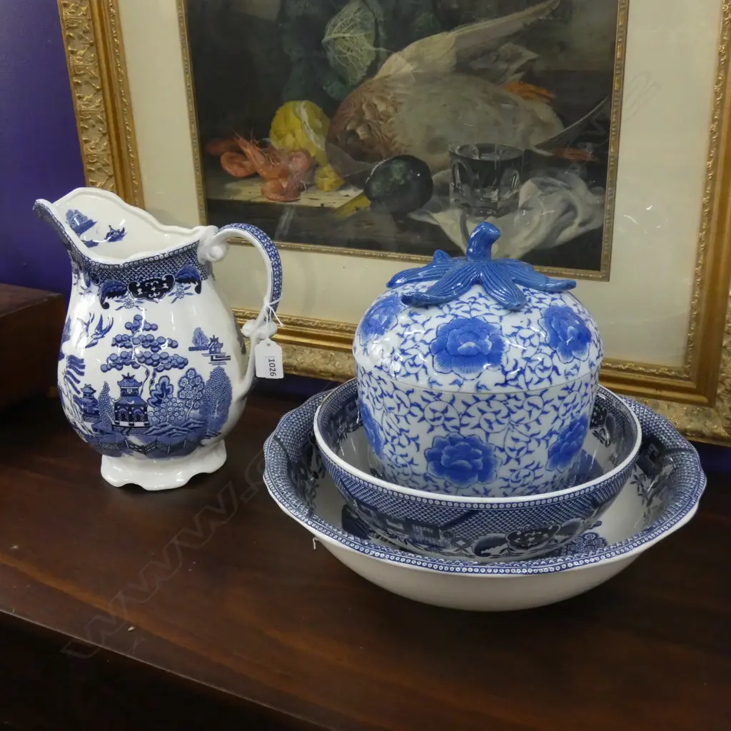 4 PCES B/W; 2 BOWLS, JUG + LIDDED CONTAINER Image 1++