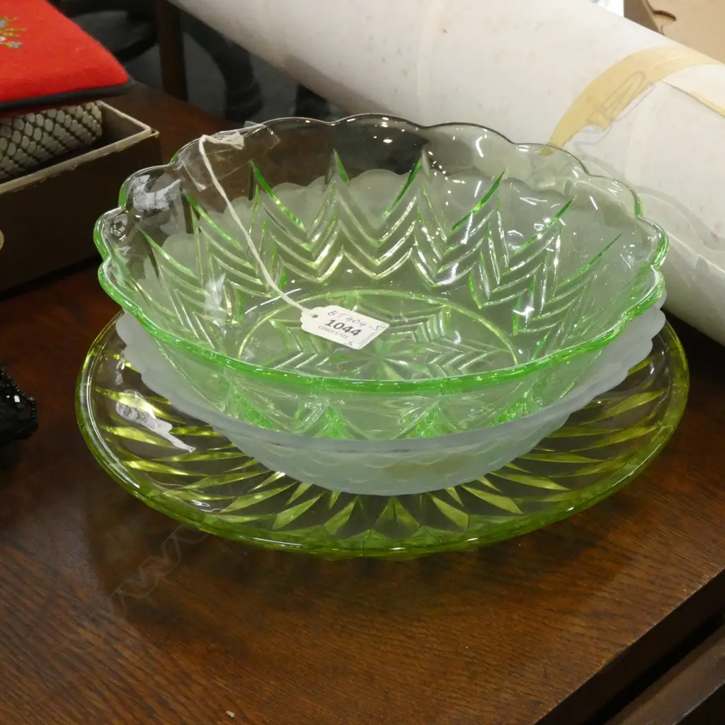3 PCES DECO GLASS 250mm dia Image 1++