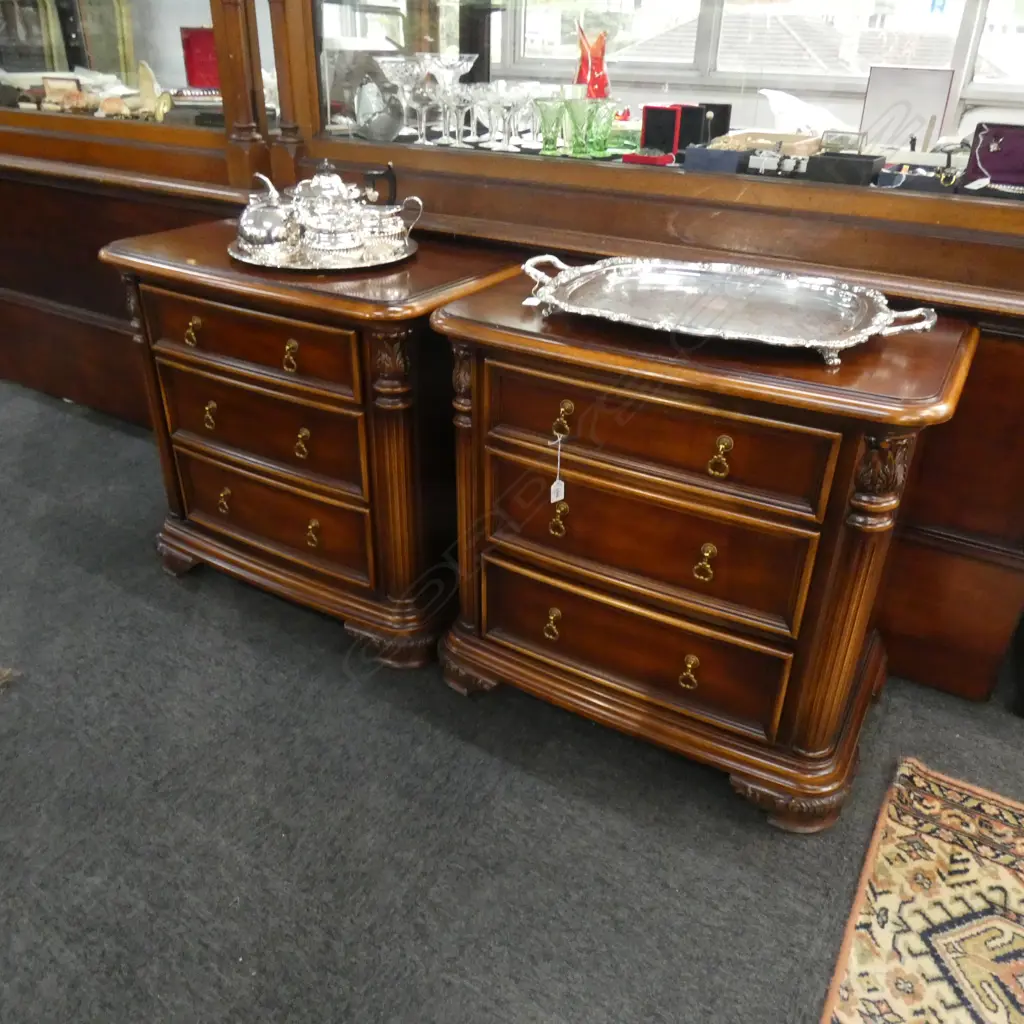 PR OF MAHOGANY BEDSIDE CABINETS SOME MINOR MARKS H 740 X W 750 MM Image 1++